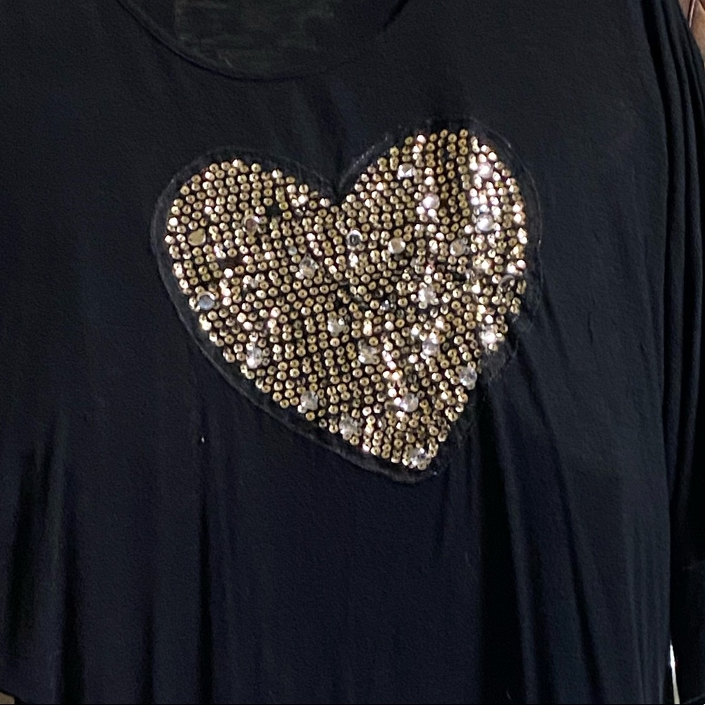 3/4 sleeve batwing tshirt with embellished heart.
